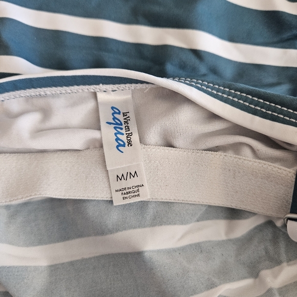 Size Medium LA VIE EN ROSE bathing suit top - Picture 2 of 2